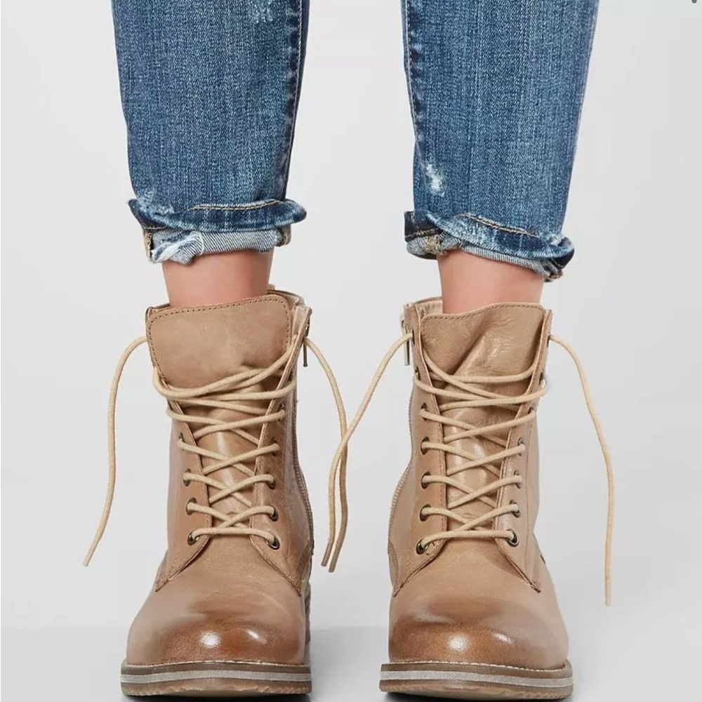 Crevo - Leather Women’s Boot from Buckle size 9.5